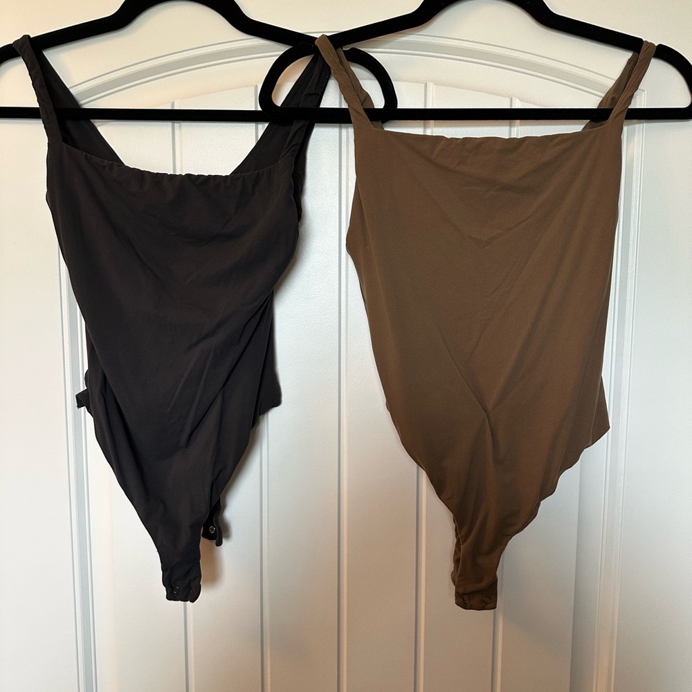 SKIMS Scoop Neck Bodysuit Duo - Brown & Black